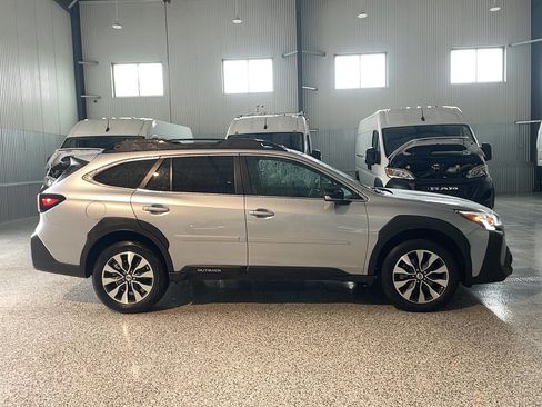 Used 2025 Subaru Outback Limited XT AWD/4WD image 3