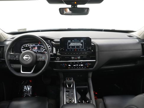 Used 2024 Nissan Pathfinder SL w/ SL Premium Package AWD/4WD image 17