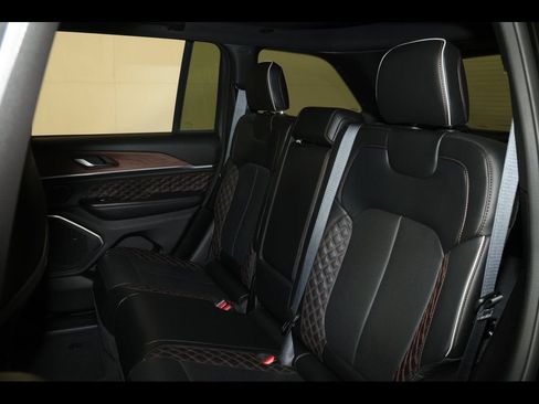 Used 2023 Jeep Grand Cherokee Summit AWD/4WD image 32