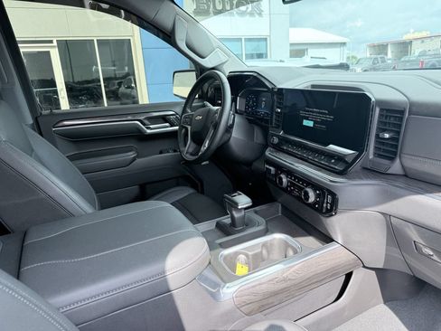 Used 2023 Chevrolet Silverado 1500 LTZ w/ Z71 Off-Road Package AWD/4WD image 12