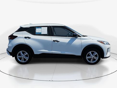 Used 2022 Nissan Kicks S image 4