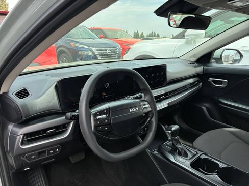 Used 2026 Kia K4 FWD image 32