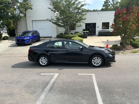 Used 2025 Toyota Camry LE FWD image 11
