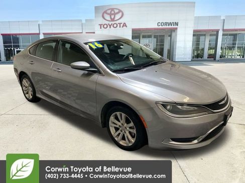 Used 2016 Chrysler 200 Limited image 2