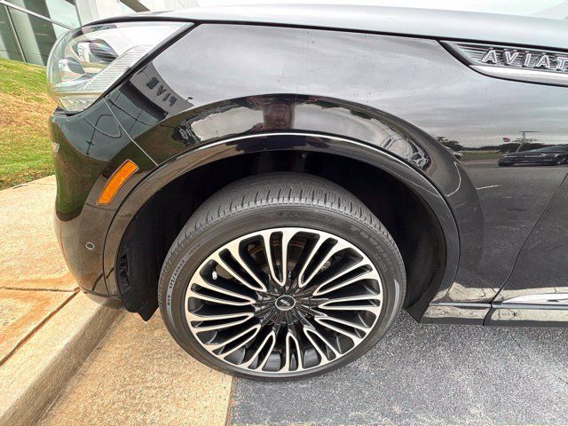 Used 2023 Lincoln Aviator Black Label w/ Class IV Trailer Tow Package AWD/4WD image 8