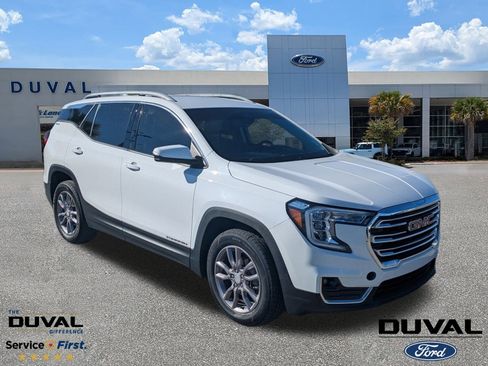Used 2023 GMC Terrain SLT image 1