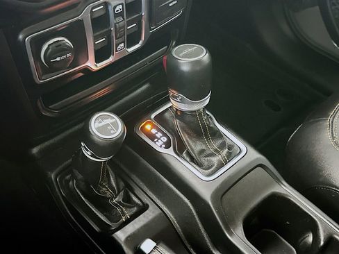 Used 2023 Jeep Gladiator Overland AWD/4WD image 16