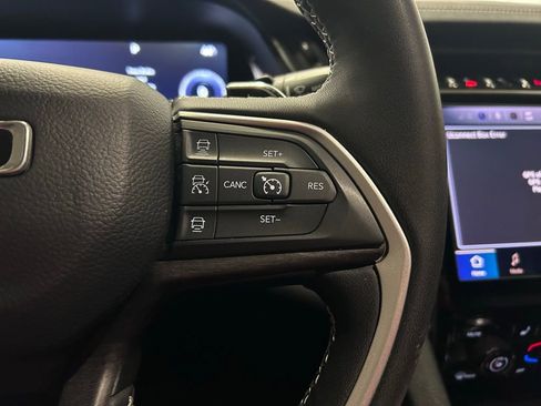 Used 2023 Jeep Grand Cherokee Limited image 11