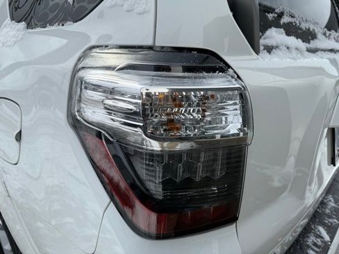 Used 2022 Toyota 4Runner SR5 Premium image 31