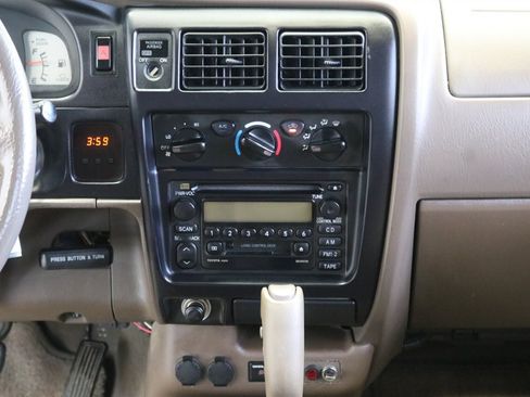 Used 2004 Toyota Tacoma 4x4 Xtracab V6 image 85