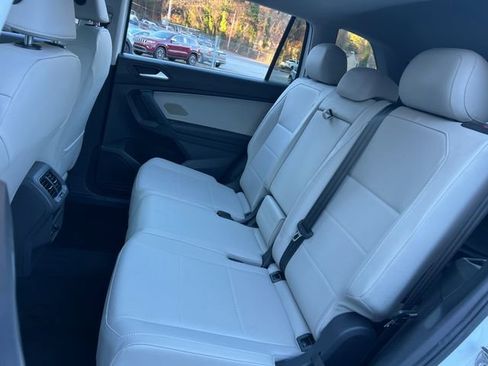 Used 2019 Volkswagen Tiguan SE w/ Panoramic Sunroof Package image 19