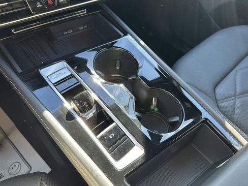 Used 2025 Volkswagen Atlas Cross Sport SE image 35