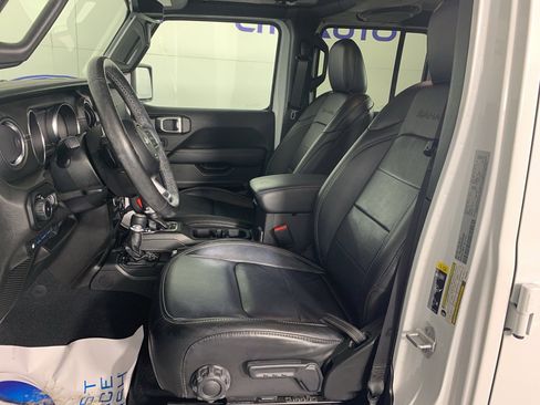 Used 2022 Jeep Wrangler Unlimited Sahara w/ Cold Weather Group image 16