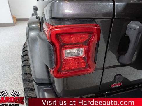 Used 2018 Jeep Wrangler Unlimited Sahara w/ Safety Group AWD/4WD image 9