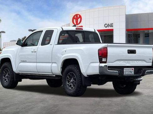 Certified 2018 Toyota Tacoma SR5 image 7