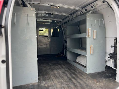 Used 2018 Chevrolet Express 2500 image 22