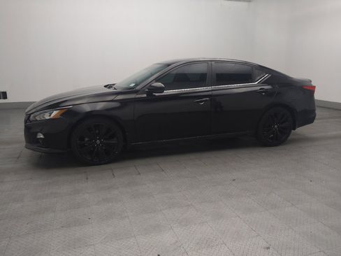 Used 2022 Nissan Altima 2.5 SR w/ Midnight Edition Package FWD image 2