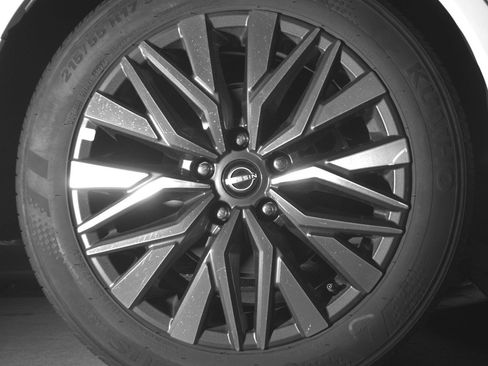 Used 2025 Nissan Altima 2.5 SV image 15