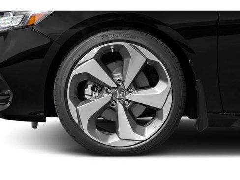 Used 2018 Honda Accord Touring image 11
