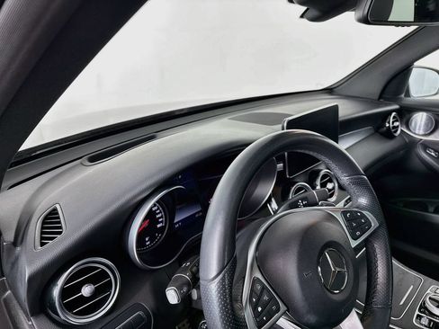 Used 2018 Mercedes-Benz GLC 300 4MATIC image 4