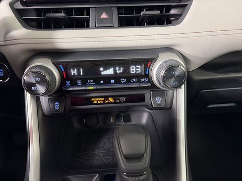 Used 2020 Toyota RAV4 XLE image 31