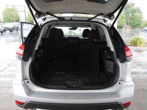 Used 2020 Nissan Rogue SV image 17
