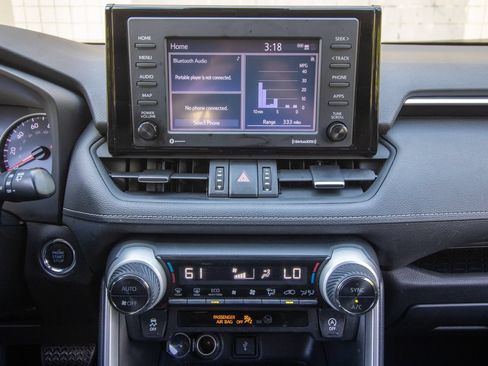 Used 2020 Toyota RAV4 XLE Premium FWD image 25