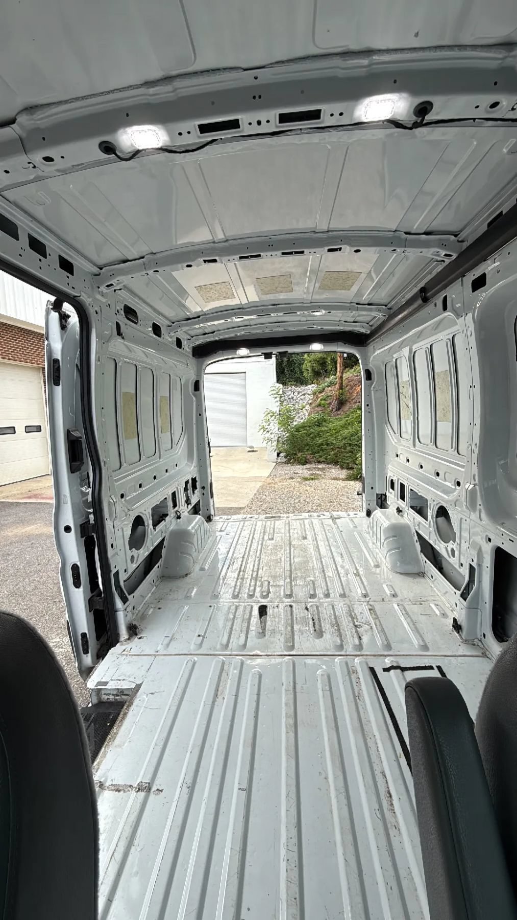Used 2018 Ford Transit 350 148 Medium Roof RWD image 20