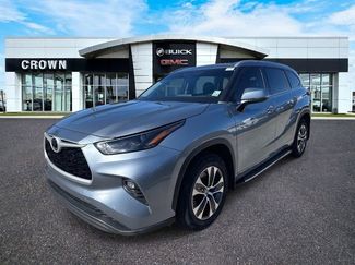 Used 2022 Toyota Highlander XLE video 1