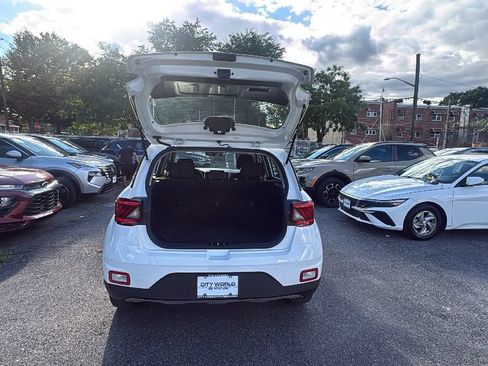 Used 2023 Hyundai Venue SEL FWD image 30