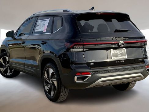 Used 2026 Volkswagen Taos SE AWD/4WD image 3