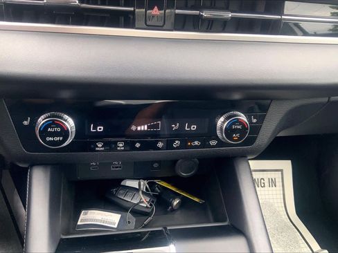 Used 2024 Mitsubishi Outlander SE AWD/4WD image 30