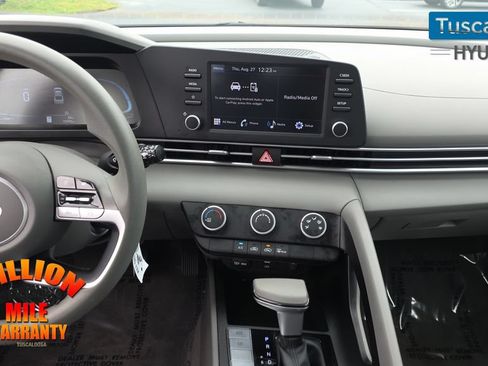 Used 2024 Hyundai Elantra SE FWD image 25