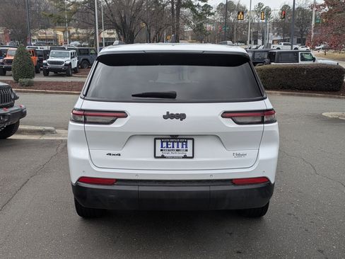 Used 2023 Jeep Grand Cherokee L Laredo image 6