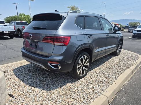 Used 2024 Volkswagen Taos SE FWD image 8