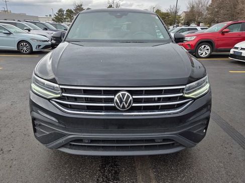 Used 2023 Volkswagen Tiguan SE image 2