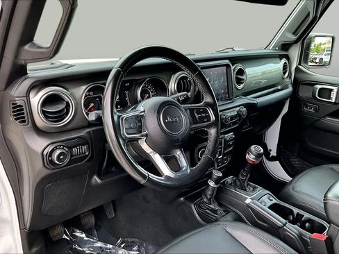Used 2022 Jeep Wrangler Unlimited Sahara w/ LED Lighting Group AWD/4WD image 16