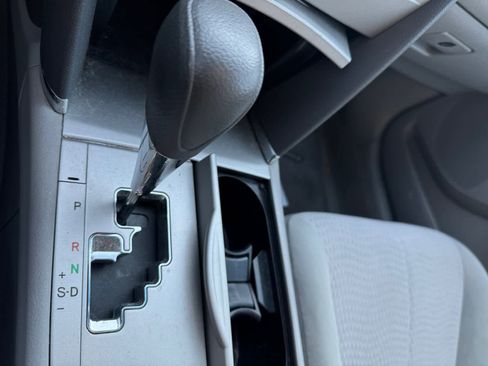 Used 2011 Toyota Camry LE image 3