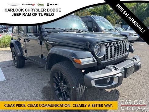Used 2025 Jeep Wrangler Unlimited Sahara w/ Safety Group AWD/4WD image 4