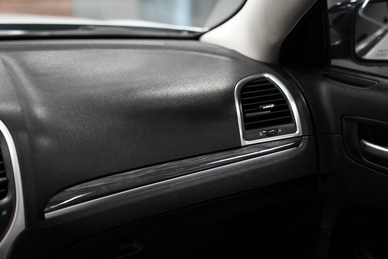 Used 2023 Chrysler 300 Touring w/ Sport Appearance Package RWD image 30