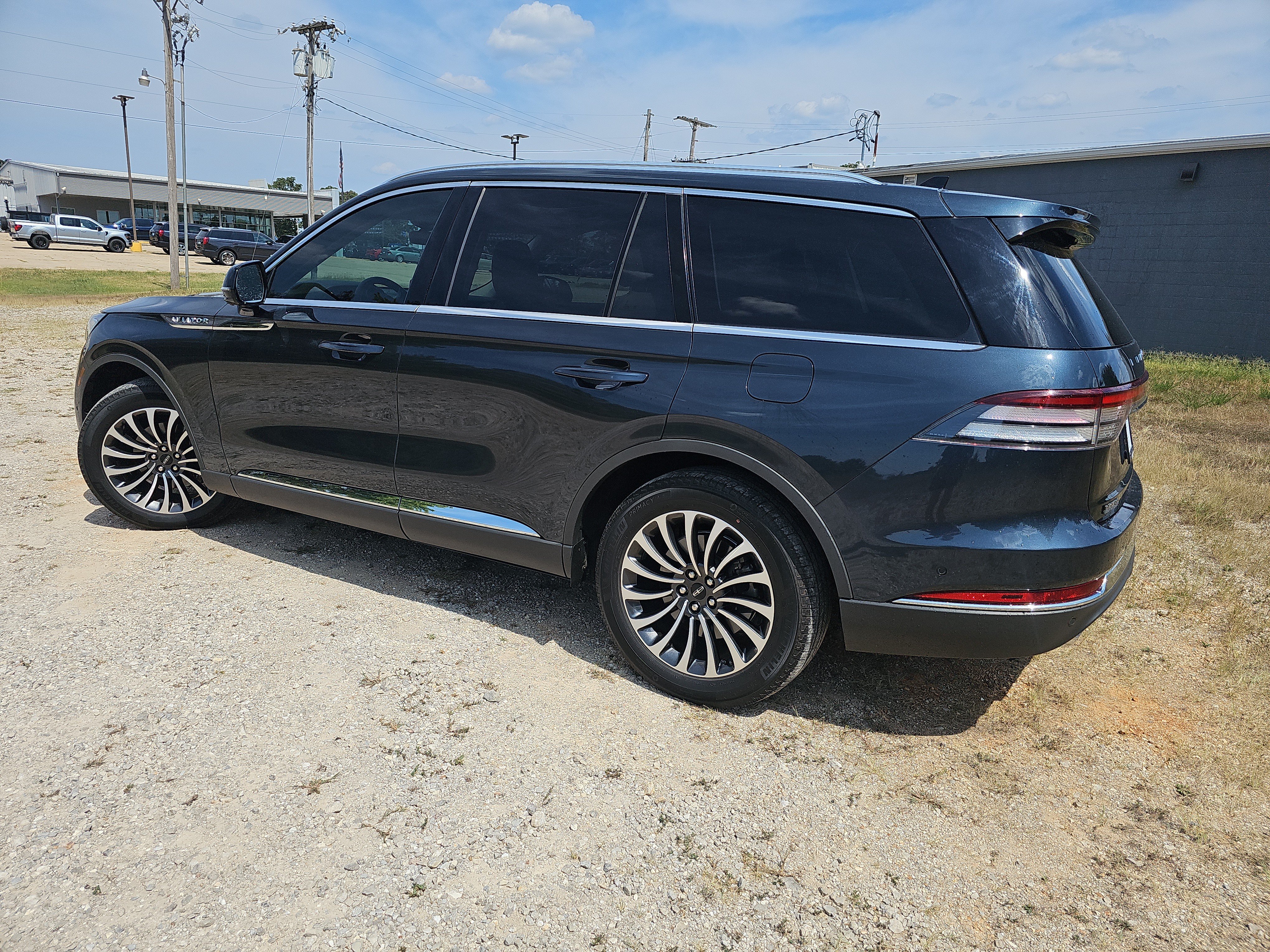Used 2022 Lincoln Aviator Reserve w/ Class IV Trailer Tow Package RWD image 7