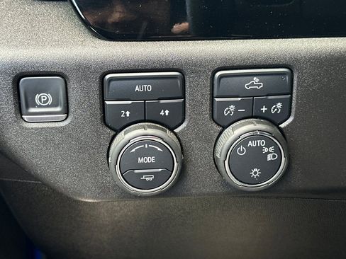 Used 2025 Chevrolet Silverado 1500 LT image 38