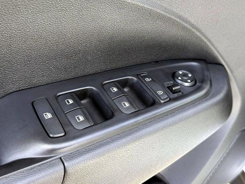 Used 2025 Hyundai Venue SE FWD image 17