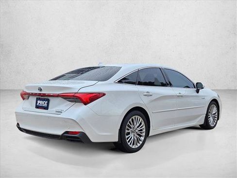Used 2019 Toyota Avalon Limited image 5