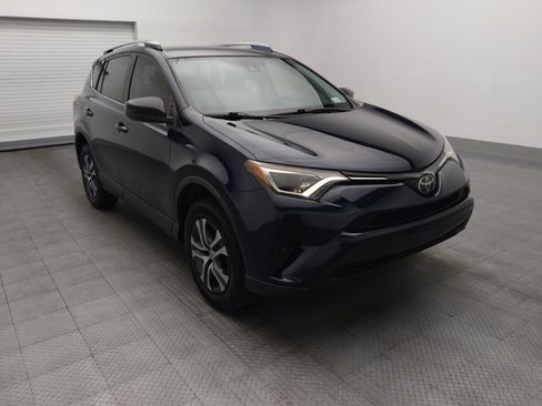 Used 2018 Toyota RAV4 LE FWD image 13