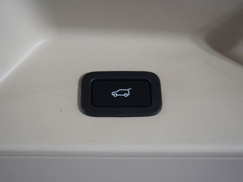 Used 2020 Land Rover Range Rover HSE image 19