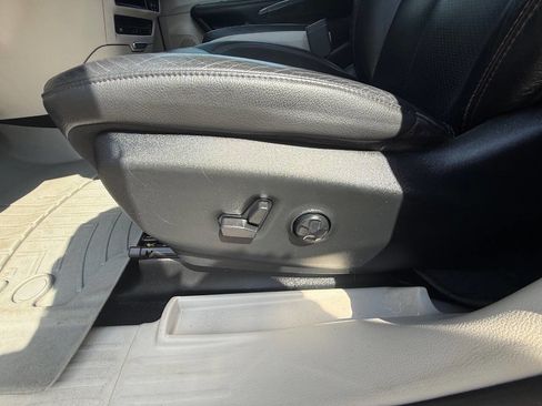 Used 2017 Chrysler Pacifica Touring-L Plus w/ Advanced Safetytec Group FWD image 14