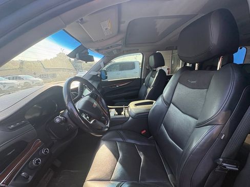 Used 2019 Cadillac Escalade Luxury AWD/4WD image 15