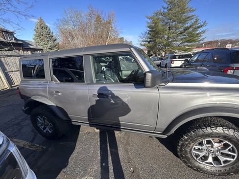 Used 2023 Ford Bronco Badlands image 9