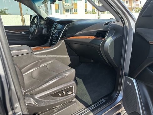 Used 2020 Cadillac Escalade Premium Luxury AWD/4WD image 27